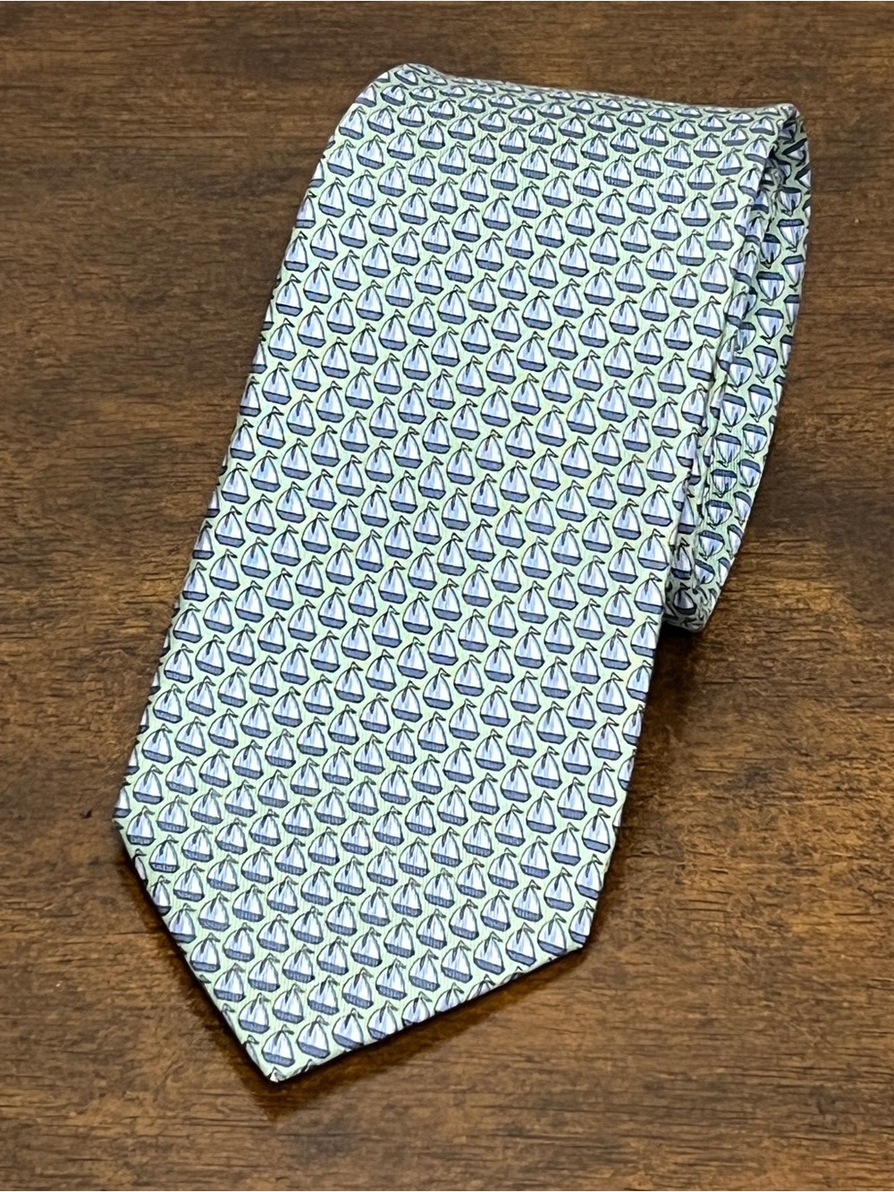 Vineyard vines XL 66.5” L 3.5” W Silk Sailboat Pattern Men's Tie